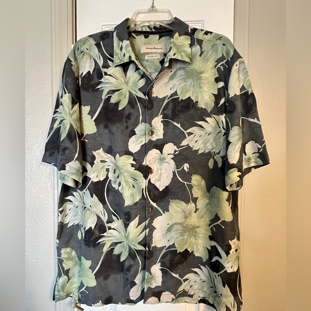 TOMMY BAHAMA ORIGINAL Fit Grey, Green, Cream Silk Hawaiian Shirt  No Tuck XL